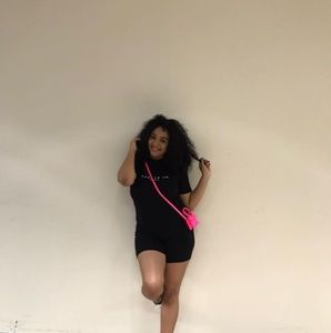 Meet your Posher, Abril